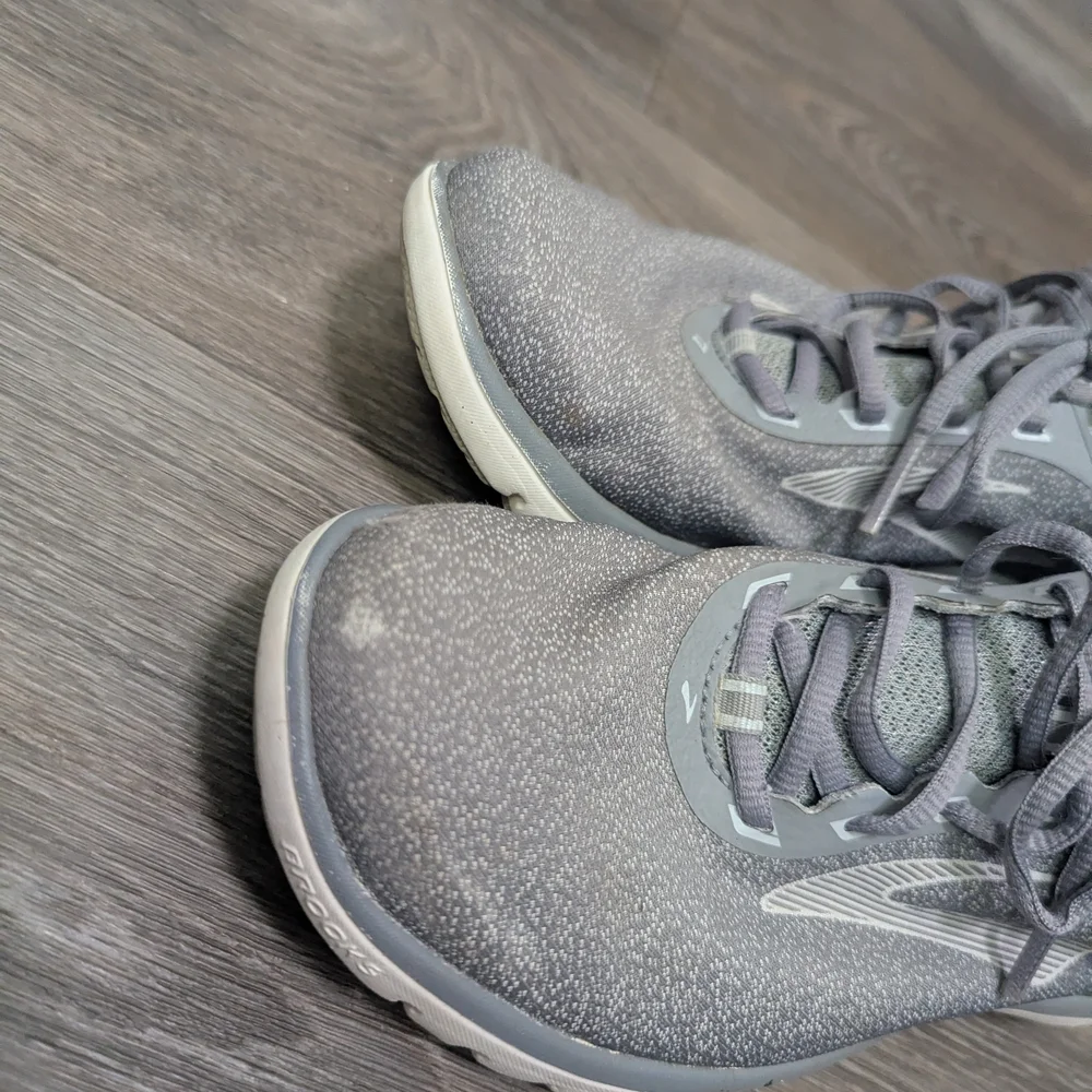 ❤️5/$25 Brooks Women's Gray Running Shoes